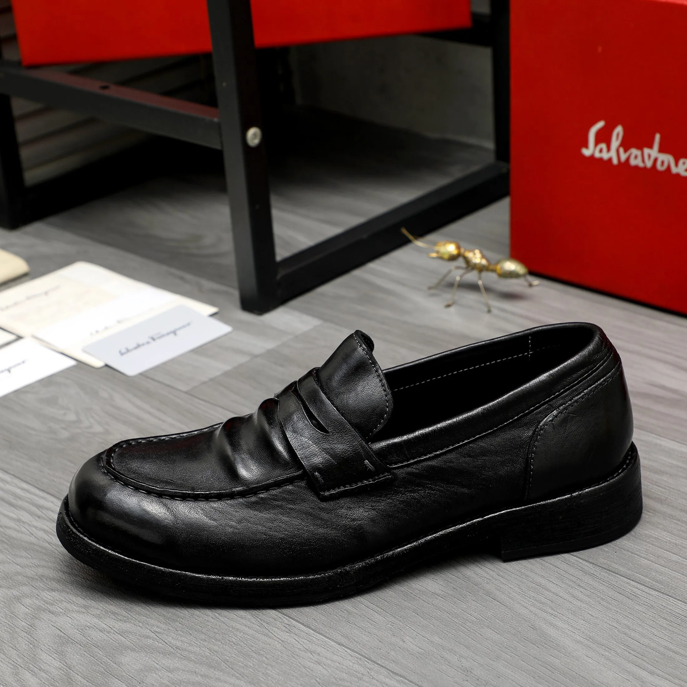 Men's shoes 💰880 Product trademark: LV "Louis Vuitton" business casual slip-on leather shoes Regular size: 37-46 Product materials: Selected high-quality cowhide upper, pigskin lining, rubber outsole